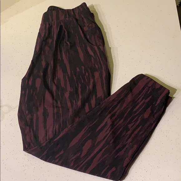 lululemon athletica Pants - Lululemon Tiger Stripped Pants Size 6